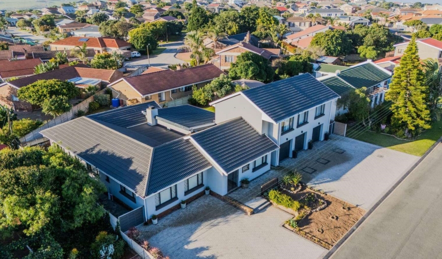 5 Bedroom Property for Sale in Fraaiuitsig Western Cape